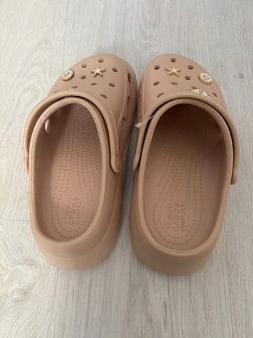 grubin papuce krava: Fashion slippers, Crocs, 40 — 4