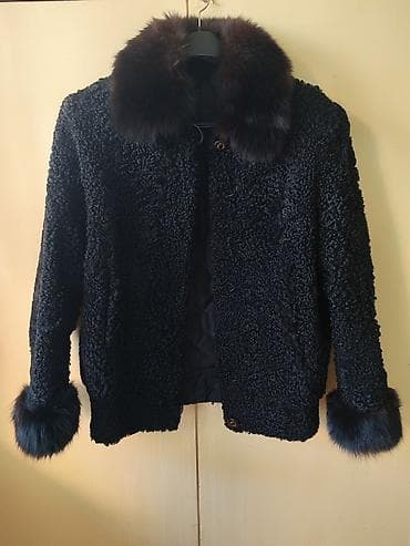 za kosu: Ženska bunda/jakna od crnog karakul krzna sa bogatim krznenim — 1