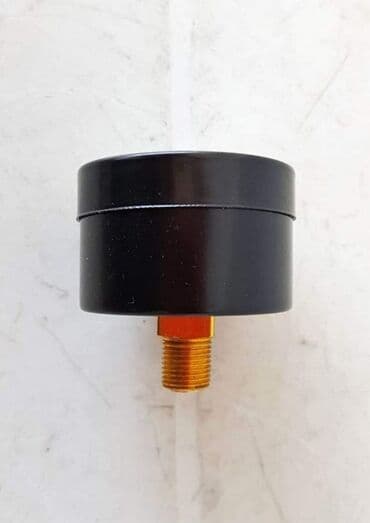 kompresor 220v12v: Prodajem nov i kvalitetan manometar sa dva sata sa sklopkom i izlazom — 1