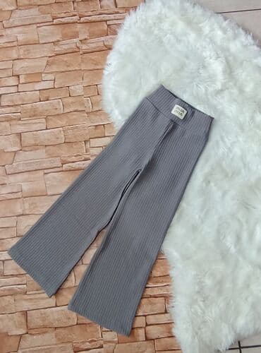 bez pantalone i crna kosulja: Ženske helanke / uske pantalone sa elastičnim pojasom. - Model: slim — 6