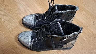 feedback kaputi: Lot odeće i obuće – ženska kolekcija - Crne gležnjače sa metalik — 1