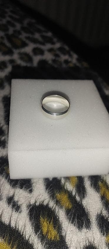 Sweatpants: Srebrni prstenovi – oznaka 952 cena za oba jer su se malo izgrebali u — 4