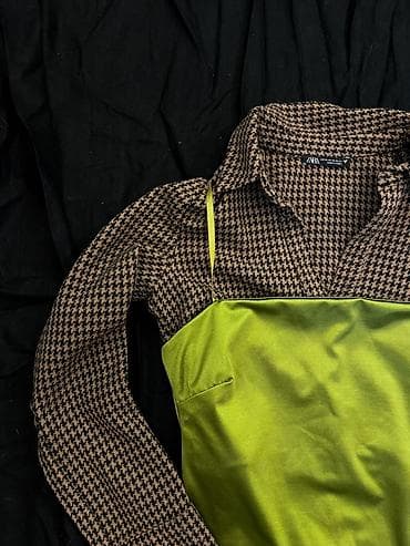 top sa perjem: Zara kratki top/košulja sa kragnom - Model: uski, crop dužina, blago — 4