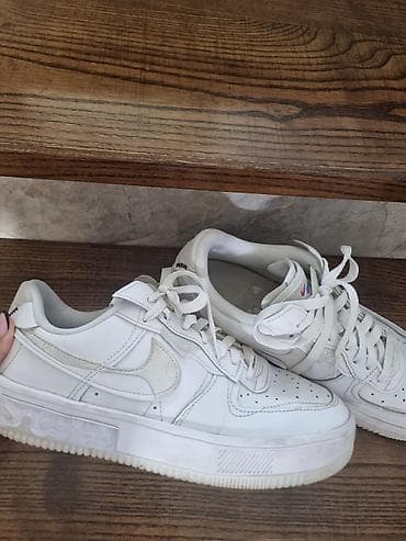Nike air force bez ostecenja broj 42 za vise informacina posaljite