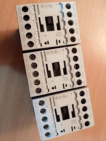 alat na prodaju: Eaton kontaktor XTRE10B22 sa pomoćnim blokom DIL A-22 - Tip — 4