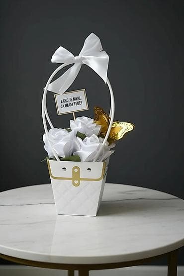 mini banane sadnice: Dekorativne korpice sa veštačkim ružama – poklon za mamu - Elegantne — 2