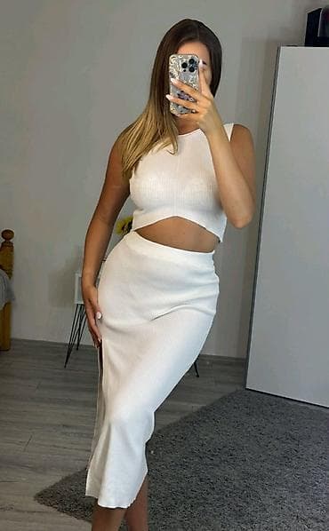 Kompletic dosta elastican moze do veceg M