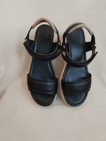 nerc bunde cena: Sandals, Guess, 36 — 2