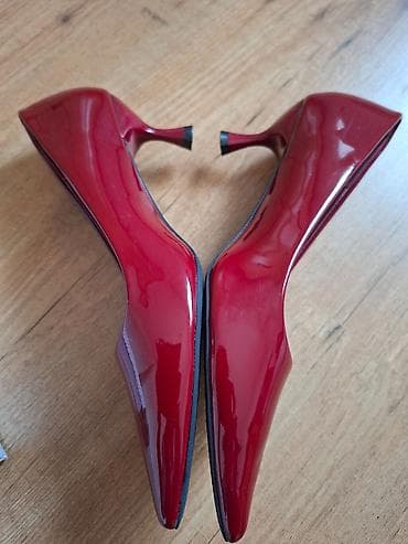 hm salonke: Crvene lakovane cipele,40 br,duzina gazista 26 cm,visina potpetice — 6