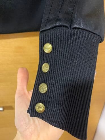 silikonske torbe za plazu: Adidas jaknica xs
Moze i za s, odlicno ocuvana. Original — 3