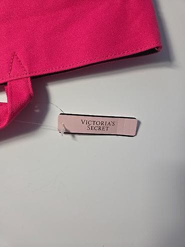 Victoria`s Secret Pink Sequin Heart Canvas Torba

Dimenzije 40 x 38 cm