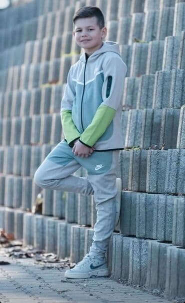 DECIJE NIKE TECH FLEECE TRENERKE Cena 4400 dinara Veličine 10 12 14 na lalafo.rs DECIJE NIKE TECH FLEECE TRENERKE Cena 4400 dinara Veličine 10 12 14