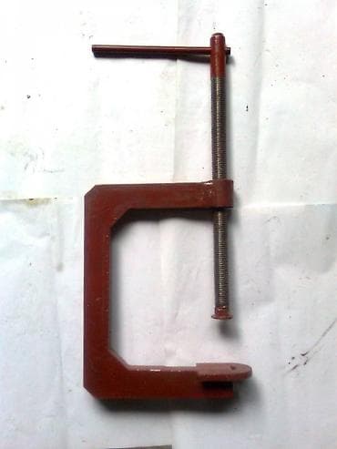 Prodajem jaku stegu sa špinglom sa slike, dimenzije 270mm x 200mm na lalafo.rs Prodajem jaku stegu sa špinglom sa slike, dimenzije 270mm x 200mm