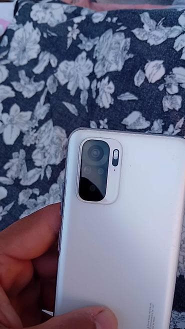 telefoni sa dve kartice: Xiaomi Redmi pametni telefon – bela boja - Ekran: veliki „punch‑hole“ — 8
