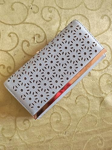 Elegantni ženski novčanik sa perforiranim dezenom - Materijal: eko