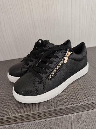 Sandals: Crne ženske patike – casual/modni stil - Materijal gornjišta — 4