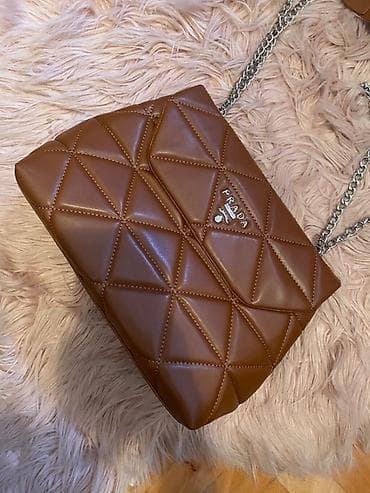 Prada nova kozna torba 2500 din plus pokloni gratis na lalafo.rs Prada nova kozna torba 2500 din plus pokloni gratis