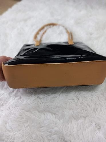 narukvica za sat: David Jones ženska torba – lak crna sa bež detaljima - Model — 3