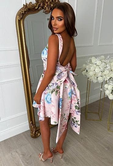 colmar beograd: Prelepa cvetna haljina
Velicine s m i l
Cena 2800 — 6