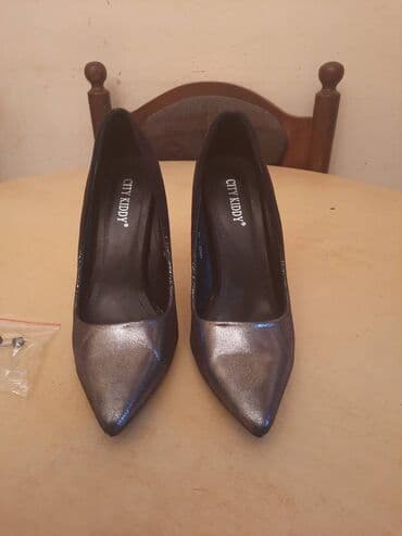 srebrna ogrlica sa krsticem: Pumps, 39 — 6