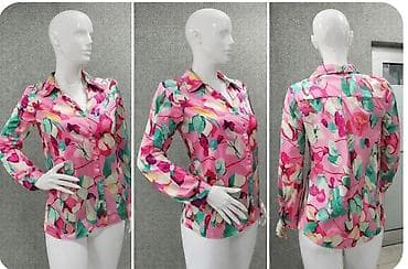 bluza z john deere: Elegantna ženska bluza sa cvetnim dezenom, idealna za prolećne i — 4