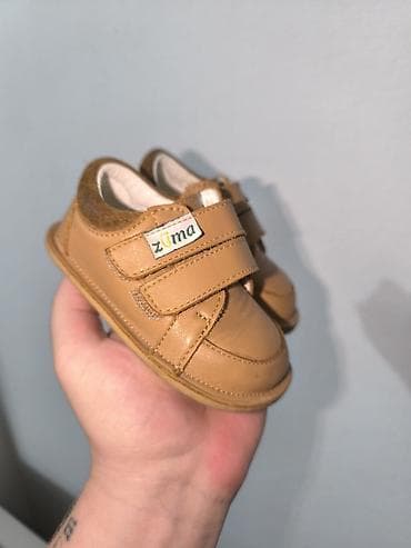 bearpaw cizme: Dečje cipelice Zuma barefoot – broj 19
kao nove, jako očuvane — 1