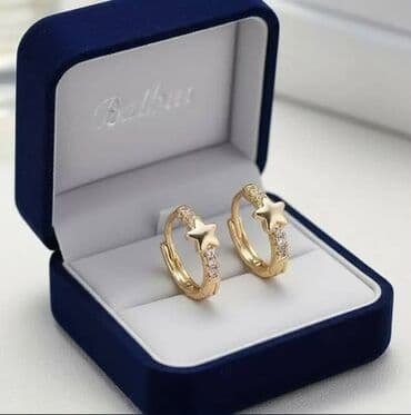 Set minđuša – elegantni modeli sa cirkonima Par 1000 din,dva para 1400