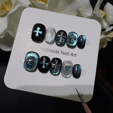 set za negu noktiju: Ručno rađene presovane nokti-tipse – kolekcija “Teal Galaxy” - Set — 5
