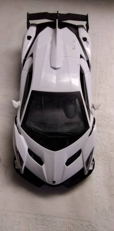 avioni na daljinski: Na daljinski Lamborghini 2,4 GHz. razmera 1:24, tj.20 cm.u auto 3 x 1 — 2