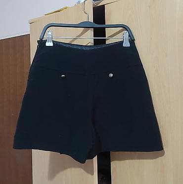 zara zenski sako: Crna ženska suknja-šorts (skort) elegantnog kroja. - Prednji deo — 2