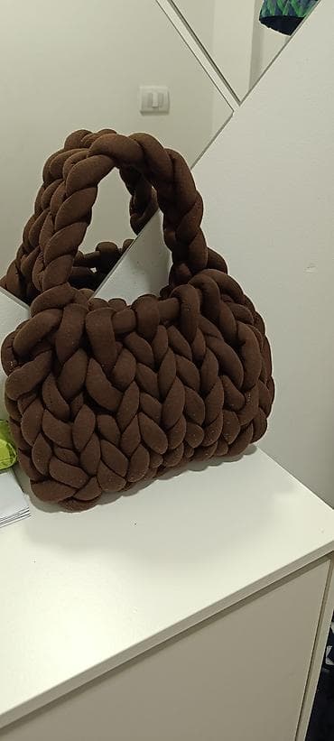 Pletena torba ručne izrade – čokoladno braon - Materijal: debelo na lalafo.rs Pletena torba ručne izrade – čokoladno braon - Materijal: debelo