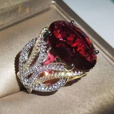 prsten cartier: Prsten Vel:10
Cena:1300din — 2