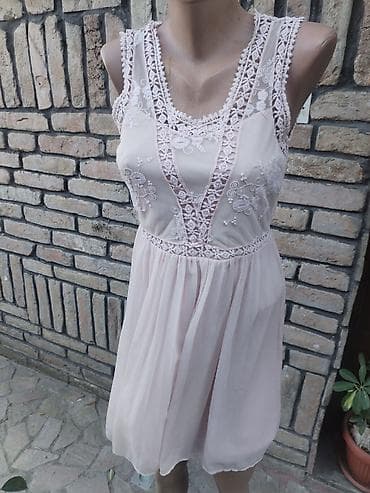 pantalone sa grejacima: Vero Moda haljina, veličina S, super očuvana. - Boja: nežno — 2