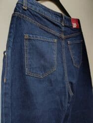 Jeans: Zara baggy farmerke, veličina 38. 100% pamuk. Nošene 2-3 puta. Nikakvo — 2