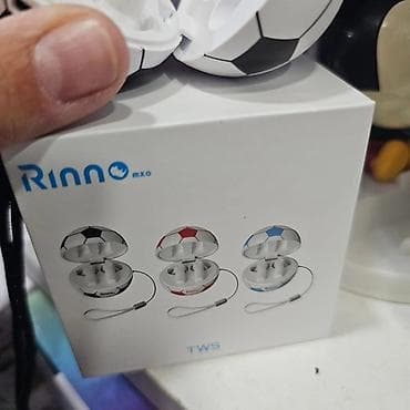 Bežične slušalice dizajnirane u obliku fudbalske lopte.  Model: Rinno — 8