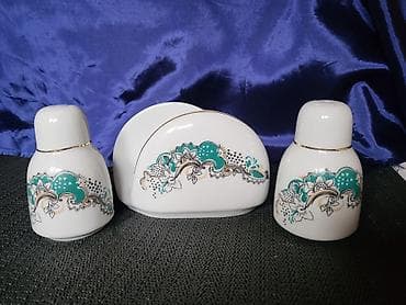 Set nov salnik i drzac za salvete Apulum porcelan 70te.god. Nov set na lalafo.rs Set nov salnik i drzac za salvete Apulum porcelan 70te.god. Nov set