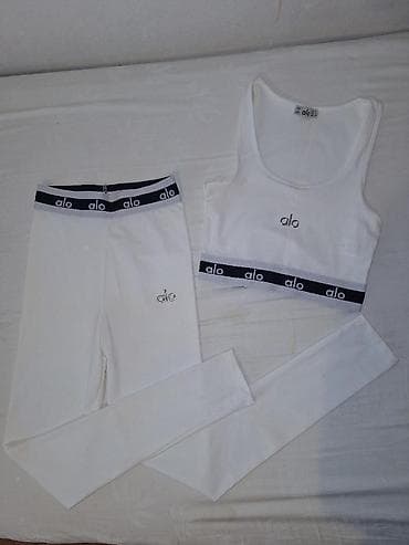 Alo joga set – top i helanke - Brend: Alo - Boja: bela sa crnim — 1
