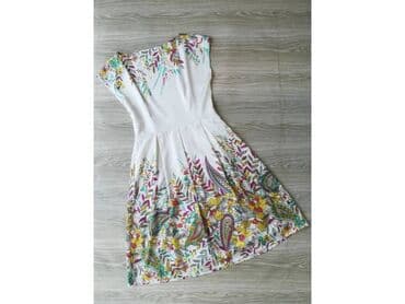 Women's Clothing: Elegantna bela haljina od satena sa cvetnom bordurom. Šivena, odgovara — 1