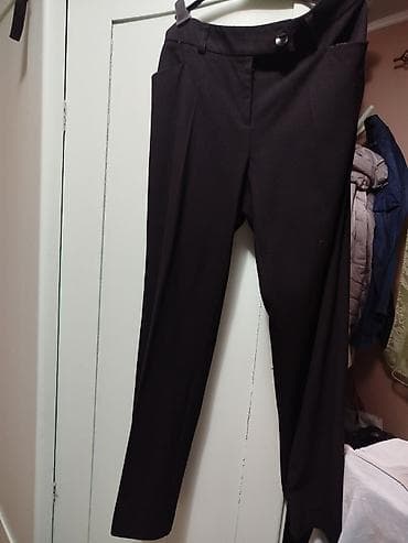 Overalls: Ženski poslovni komplet – sako i pantalone, crne boje. - Kroj — 1