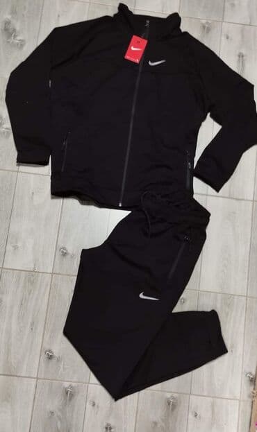 Muska komplet trenerka samo 4400 din 
Pamuk
Velicina L i 4XL