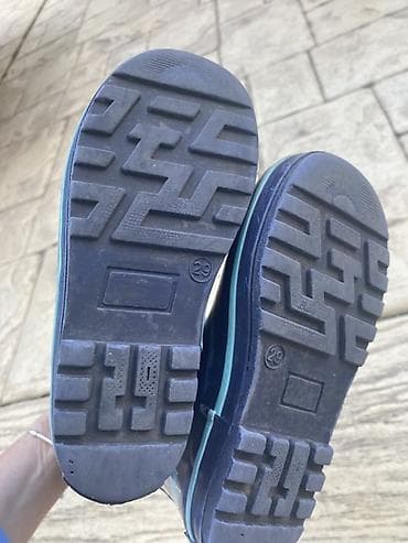 majice sa cipkom: Dečija obuća – set od dva para (broj 29) - Hummel patike/čizmice do — 3