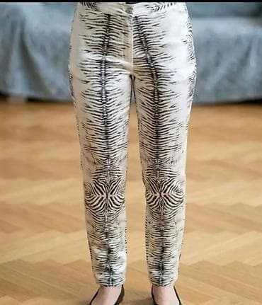 Ženske pantalone sa printom inspirisanim zebrama. - Boja: krem/bela