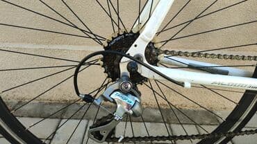 Bicycles: Drumski bicikl u beloj boji, opremljen Shimano Tiagra menjačem i — 4
