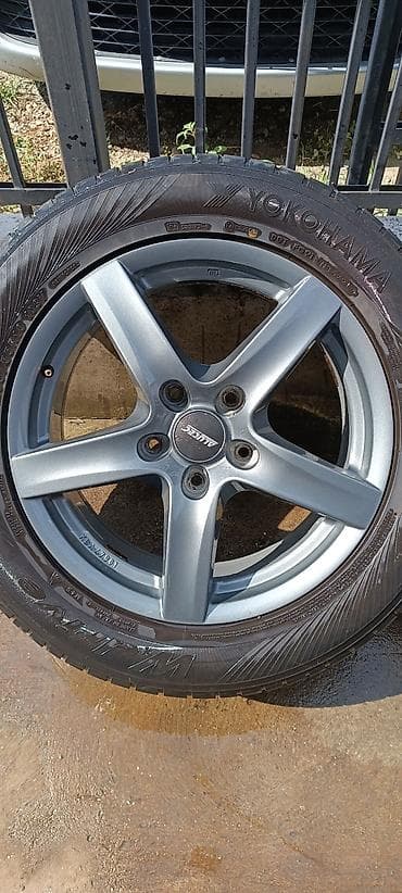 PERFEKTNO STANJE FELNI BEZ OGREBOTINICE SPOLJA Aluminijumske felne — 5