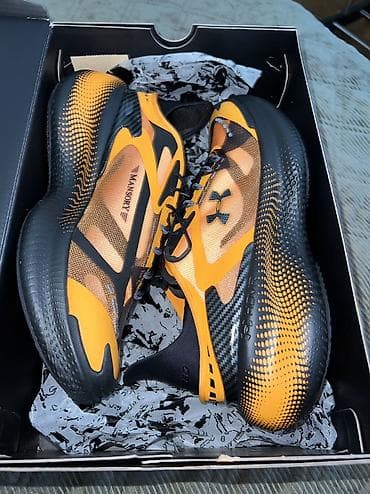 sport vision prsluci: UNDER ARMOUR x MANSORY komplet trenerka S i patike 38,5  cm 24 NOVO — 3