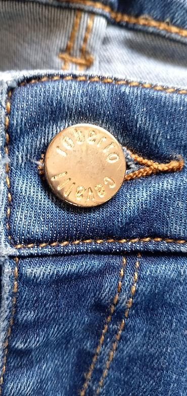 Pantalone, Farmerke, Šortsevi: Roberto Cavalli farmerke – model sa uskim nogavicama - Brend: Roberto — 2