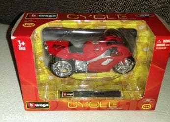 pocepane farmerke za devojcice: Burago motor model "honda nr",1/18,18-51000,nov,u originalnoj kutiji — 2