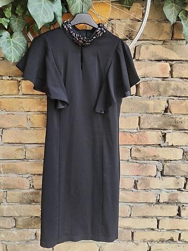 Haljine: White haljina S, M vel
Kao nova
Duzine 92
Pazuh po 40 tegli do 45 — 2