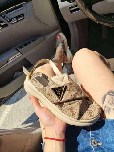 h m kaisevi: Sandals, Guess, 40 — 3