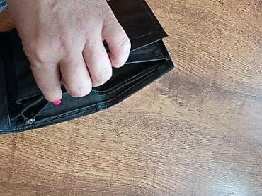 parfois srbija novcanici: Crni trifold novčanik od kože/eko‑, klasičnog dizajna. - Preklop sa — 2